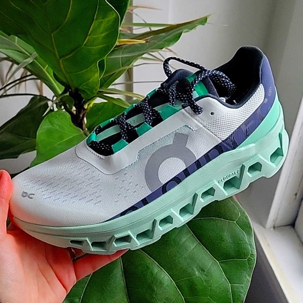 ON CLOUD MONSTER WHITE/CREEK BRAND NEW